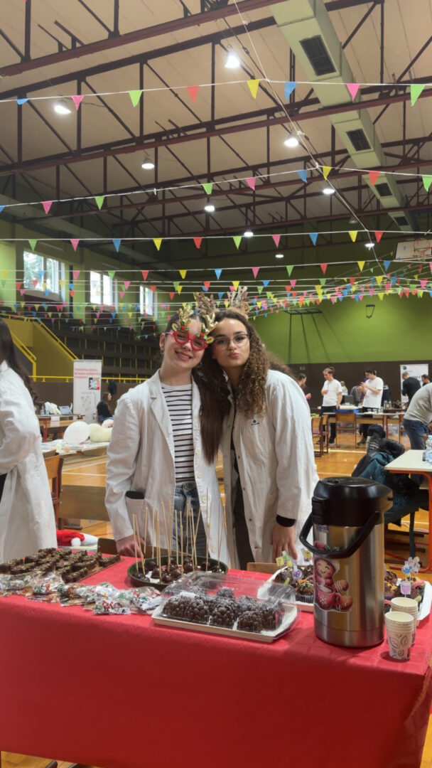 CjMKL1NuYXBjaGF0LzEzLjcwLjEuMCAoaVBob25lMTgsMzsgaU9TIDI2LjE7IGd6aXApIAI=