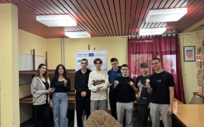 Tko je ostavio fotelju u auli?